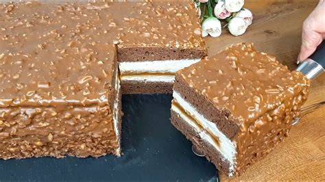 Zubereitung von Medovnik-Schichtkuchen mit Karamellfüllung