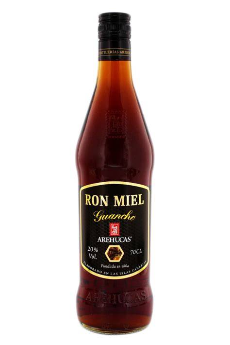 Zubereitung von Ron Miel: Honig und Rum im Topf