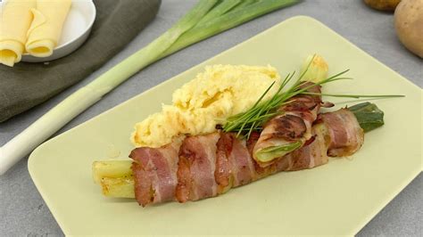 Zubereitung von Zwiebel, Lauch und Speck im Thermomix®-Mixtopf