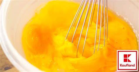 Zubereitungsschritte: Eier verquirlen, Butter schmelzen, Rührei schonend stocken