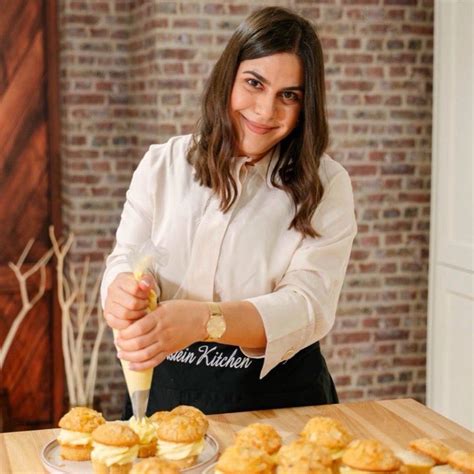 Zubereitungsschritte: Teig rühren, backen und auskühlen lassen