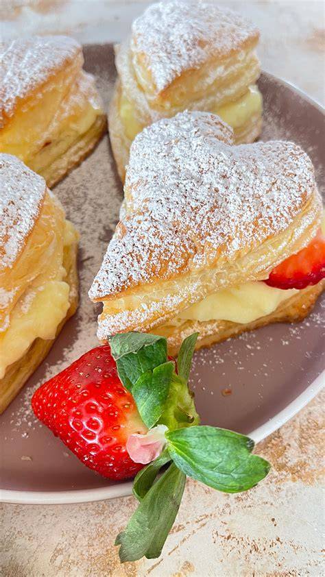 Zubereitungsschritte Blitzkuchen mit Blätterteig, Pudding und Erdbeeren