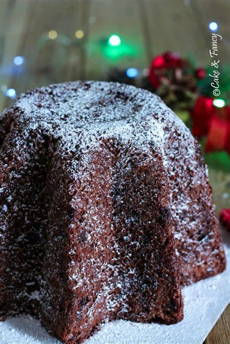 Zubereitungsschritte Pandoro mit Schokolade: Aufgehen, Falten, Backen