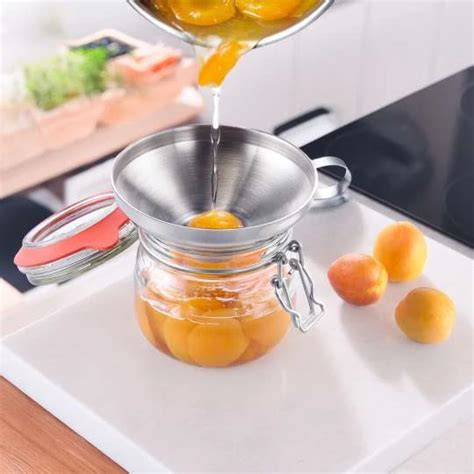 Zubereitungsschritte beim Marmeladekochen - von der Ernte bis ins Glas