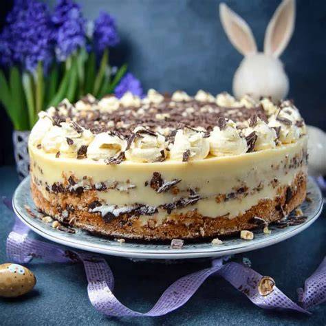 Zubereitungsschritte der Eierlikörtorte, vom Biskuit bis zur Sahne