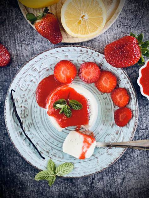 Zubereitungsschritte der Trüffel Panna Cotta: Sahne, Zucker und Trüffel im Topf