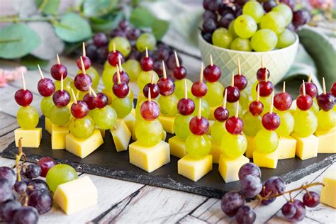 Zubereitungsschritte für Tofu Dango - Teig formen, kochen, auf Spieße stecken