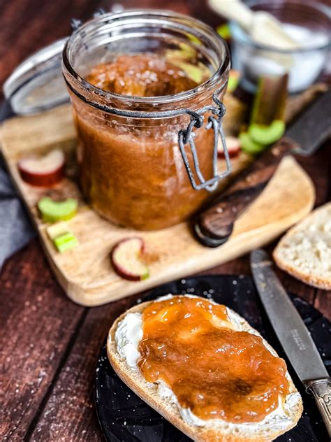 Zubereitungsschritte für zuckerfreie Rhabarbermarmelade