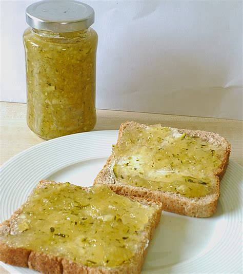 Zucchini Marmelade auf Käseplatte