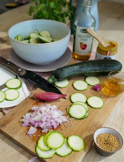 Zucchini und Äpfel vorbereitet für Marmelade