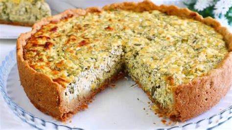 Zucchini und Zutaten für süße und salzige Torten