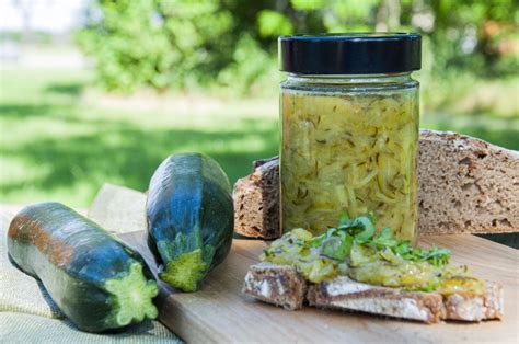 Zucchini-Ingwer-Marmelade im Glas