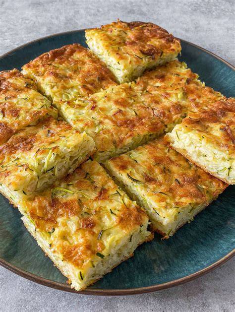 Zucchinikuchen im Ofen