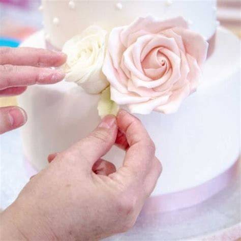 Zuckerblumen und Blütendekore: Fondant und Royal Icing