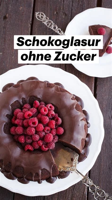 Zuckerfreie Schokoglasur auf einem gesunden Kuchen