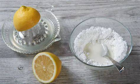 Zuckerguss anrühren und für Bauteile und Dekoration verwenden