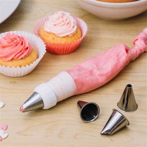 Zuckerguss im Spritzbeutel mit Sterntülle