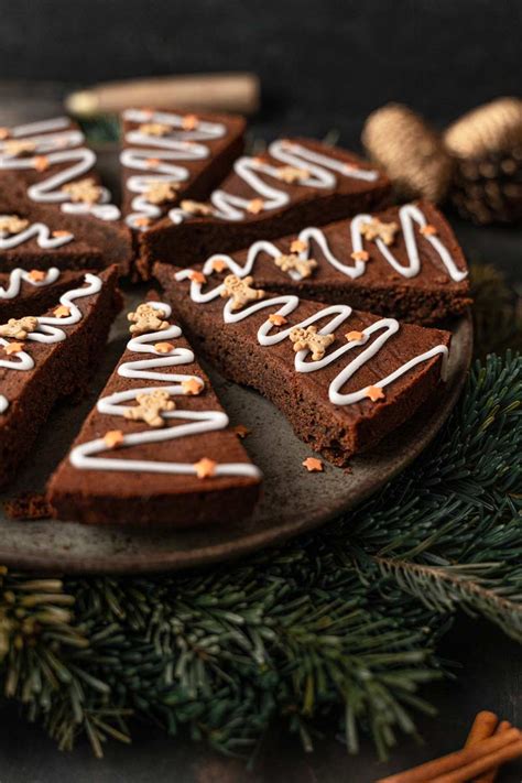 Zuckerguss-Dekoration bei Mini Lebkuchenmännern