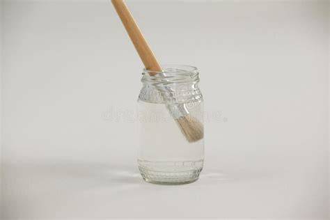 Zuckerkleber im Glas und Pinsel