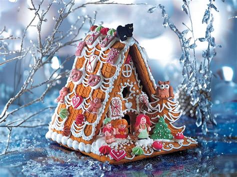 Zuckerkunst: Lebkuchenhaus mit Royal Icing als Klebstoff