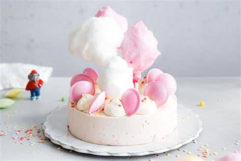 Zuckerwatte und Brause Ufos auf Benjamin Blümchen Torte