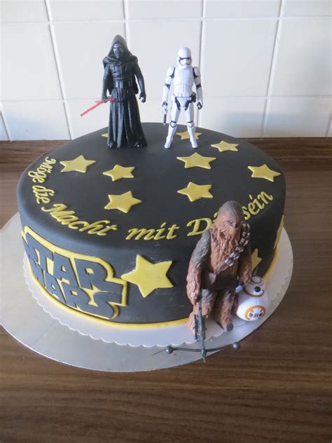 Zusammensetzen und Füllen der Star Wars Torte