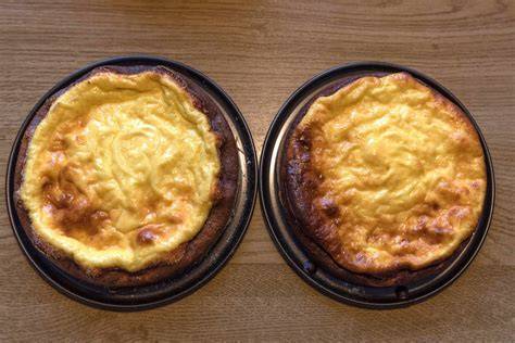 Zusammenstellen der Käsefüllung für Käsekuchen