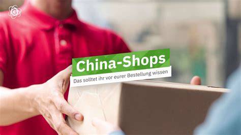 Zusteller übergeben Bestellung (symbolisch)