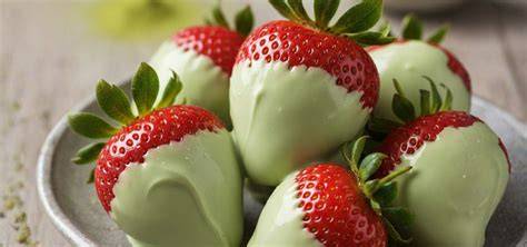 Zutaten: Erdbeeren und drei Sorten Kuvertüre