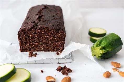 Zutaten: geraspelte Zucchini, Schokolade, Mehl, Nüsse