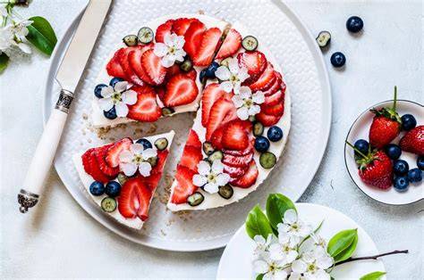 Zutatenübersicht: Joghurt, Frischkäse, Gelatine, Beeren, Guss