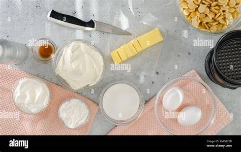 Zutatenübersicht: Quark, Frischkäse, Eier, Vanille, Zitrone, Zucker, Butter