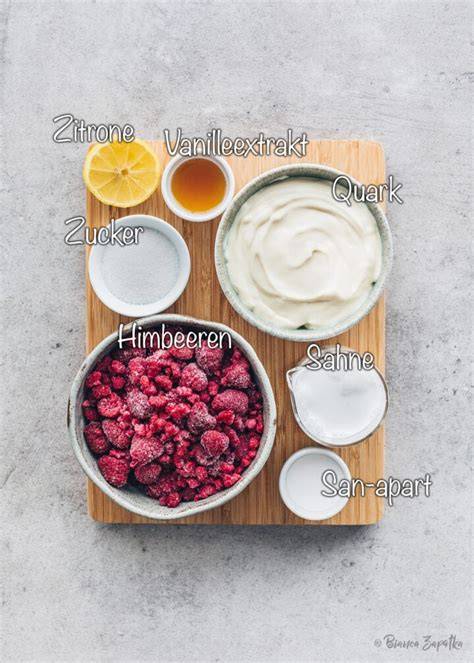 Zutatenübersicht für Heidelbeer-Sorbet: Beeren, Joghurt, Zucker, Sahne, Zitrone, Vanille