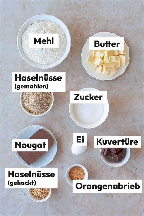 Zutaten übersichtlich auf einer Backmatte für Nougatplätzchen