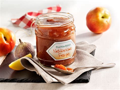 Zutaten Feige Birne Marmelade, angerichtete Marmeladengläser