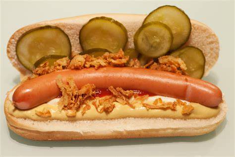 Zutaten Hot Dog Torte - Gurken, Würstchen und Röstzwiebeln