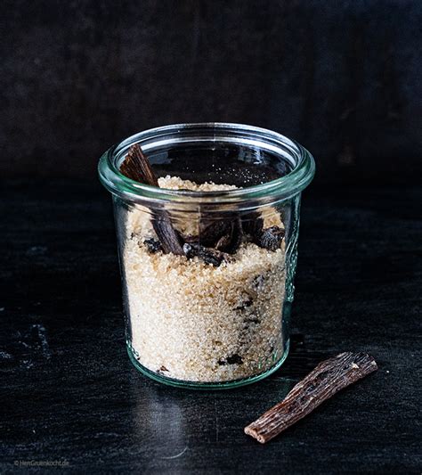 Zutaten Vanillezucker: Vanilleschoten, Zucker, Glas