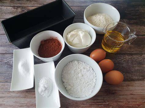 Zutaten für Becherkuchen: Eier, Joghurt, Mehl, Zucker, Öl, Kakao