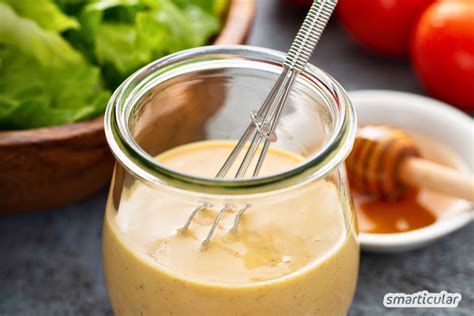 Zutaten für Bier-Honig-Marinade: Honig, Bier, Kräuter, Senf