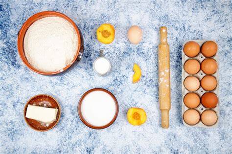 Zutaten für Biskuitbasis: Eier, Mehl, Zucker und mehr