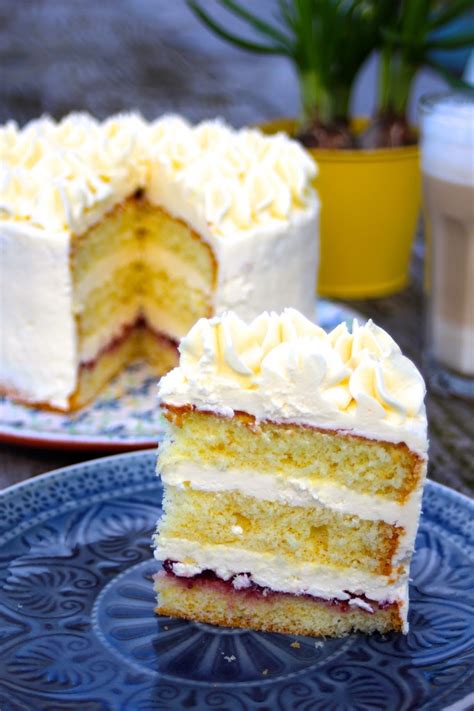 Zutaten für Champagner Buttercreme Torte: Butter, Champagner, Eier, Mehl