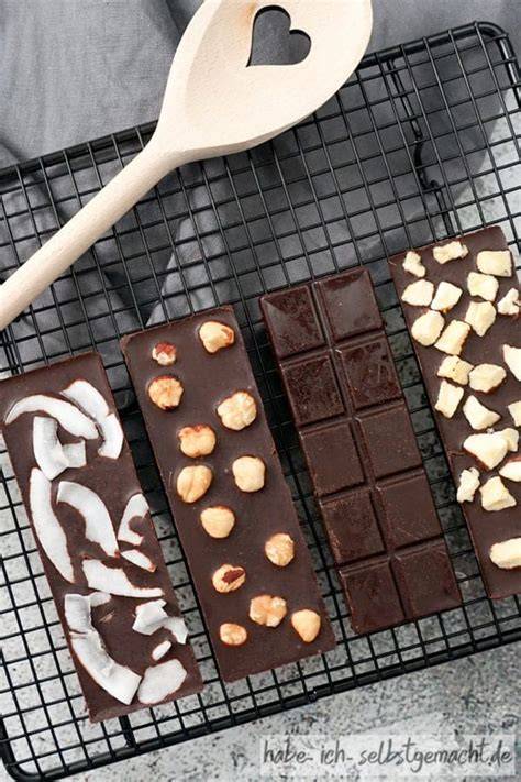 Zutaten für Dattel Schokolade: Kakaobutter, Datteln, Kakaopulver, Nussmus