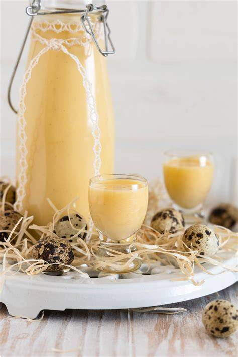 Zutaten für Eierlikör-Schoko-Aufstrich: Schokolade, Butter, Eierlikör, Vanille.