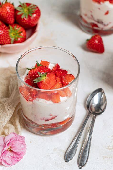 Zutaten für Erdbeer-Schoko-Quark - Erdbeeren, Quark, Sahne, Schokolade