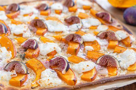 Zutaten für Flammkuchen Kürbis Ziegenkäse Honig