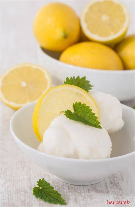 Zutaten für Frozen Yogurt (Joghurt, Milch/Sahne, Süße, Zitrone)