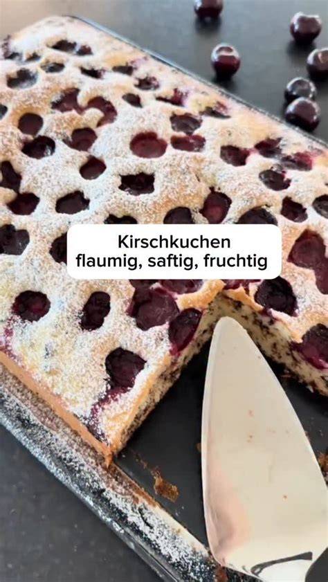 Zutaten für Kirschkuchen (Sauerkirschen, Mehl, Kakao, Eier, Öl)