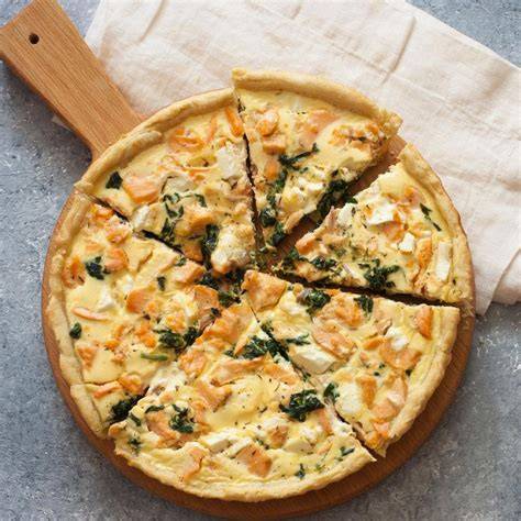 Zutaten für Lachs-Quiche auf Küchenplatte