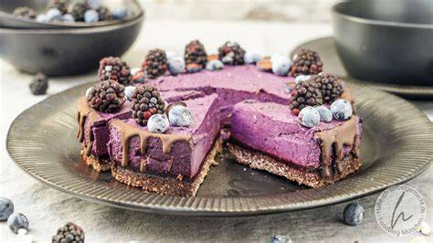 Zutaten für Low Carb No Bake Kuchen: Mandeln, Frischkäse, Beeren, Süßungsmittel