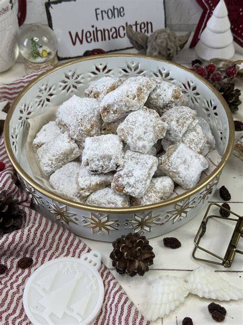 Zutaten für Marzipan Stollenkonfekt ordentlich aufgereiht